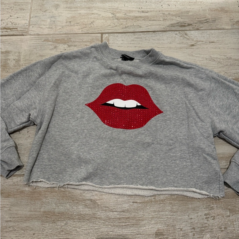 Forever 21 Cropped Grey Rhinestone Lip Sweatshirt Size M